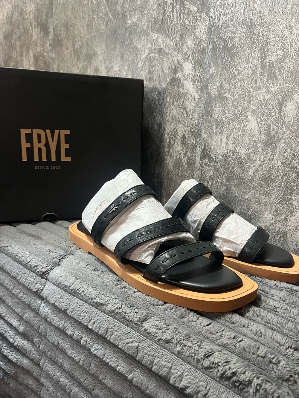 FRYE women’s Black Leather Strap Slide Sandals